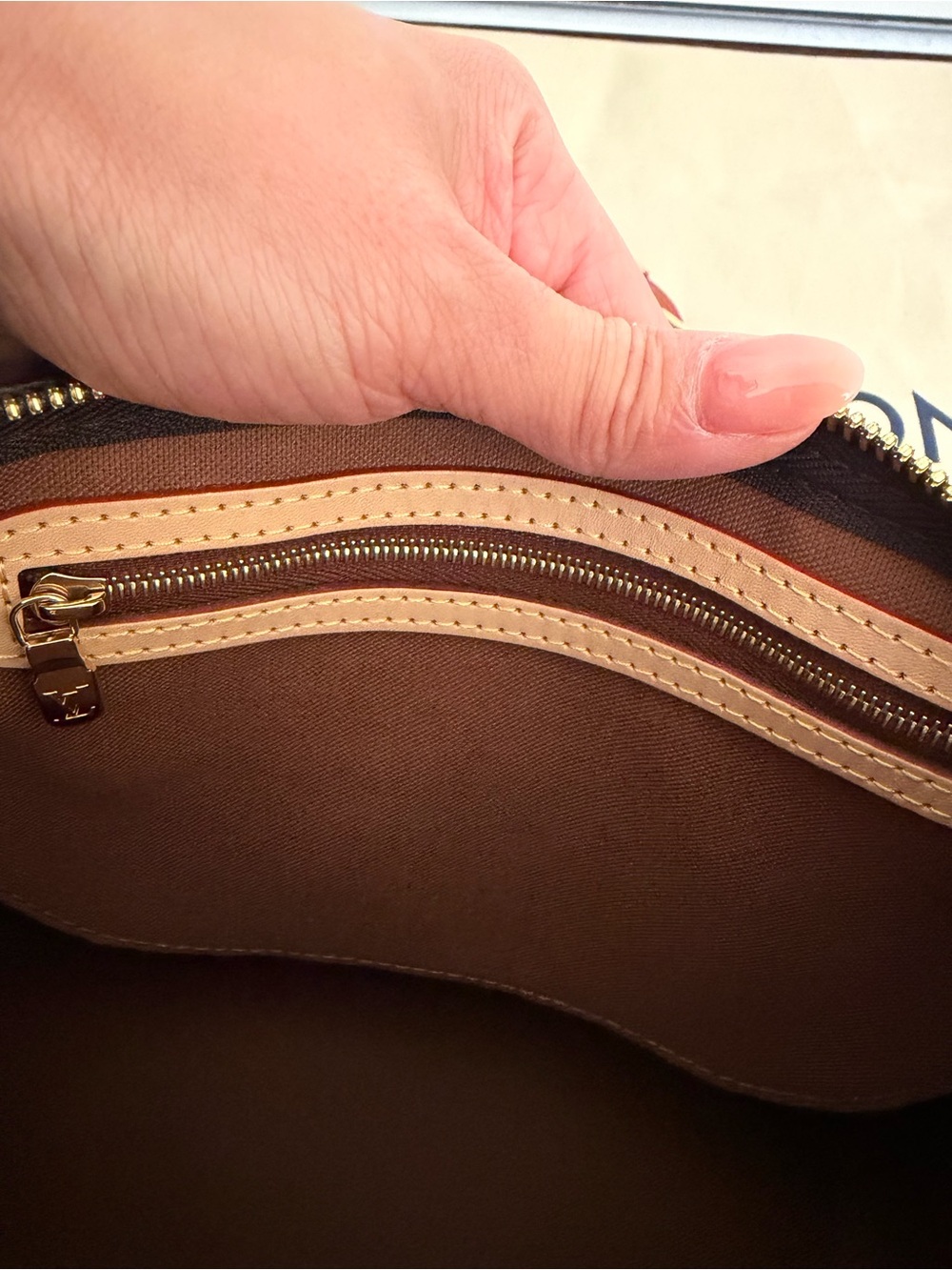 Louis Vuitton Speedy Bandouliere 25 Bag - Picture 13 of 16